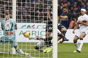 Interov šou protiv Đenove, Juve čuva +6, remi Fiorentine i Rome