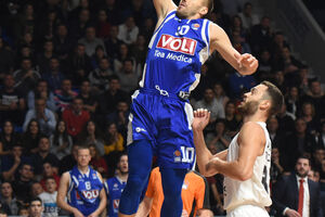 Pogledajte trojku Gordića sa preko pola terena