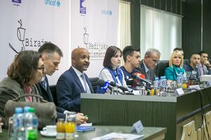 Djeci treba smanjiti vrijeme koje provode pored ekrana