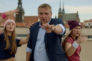 I đuska i repuje: Pogledajte promotivni spot gradonačelnika Brna