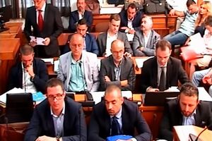 "Telefoni su kontaminirani i treba da se izuzmu iz postupka"