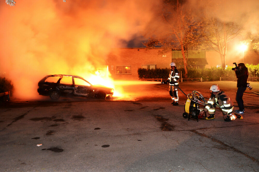 Švedska, zapaljeni automobili, Foto: Reuters