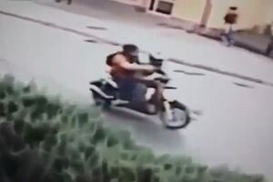 Uznemirujuć snimak iz Berana: Pucnjava sa motora na metar od djece