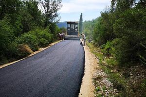 Herceg Novi: Počelo asfaltiranje puta kroz Tijesni klanac