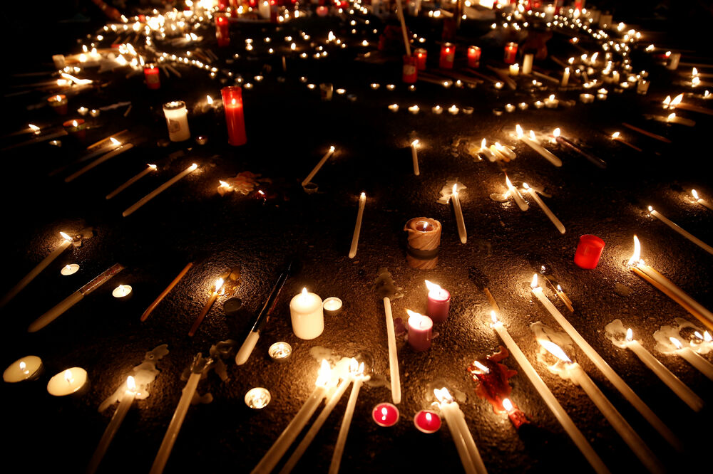 svijeće za poginule, Grčka požar, Foto: Reuters