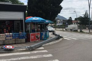 Budva: Kamion pokidao graničnu rampu na bulevaru