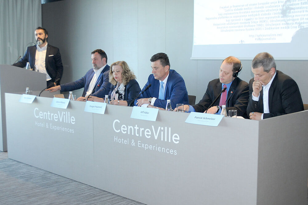 Silom na sedmu konferencija, Foto: Zoran Đurić