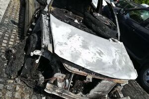 Podgorica: U požaru uništeno vozilo