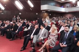 Šćekić i Janović otvorili halu u Beranama