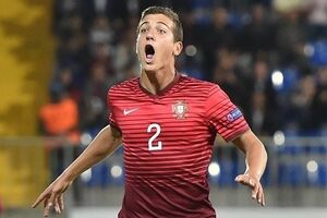 Desni bek Porta želja Mančester junajteda