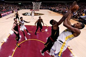 Durent zatrpao koš Klivlenda i doveo Golden stejt na korak od...