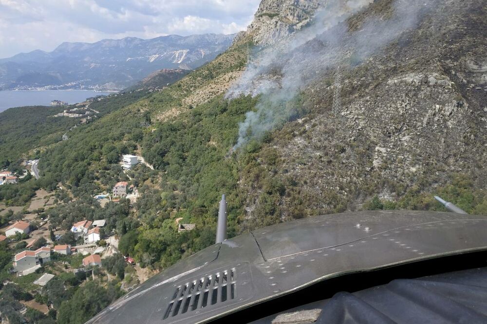 Bell gašenje požara, Foto: Ministarstvo odbrane