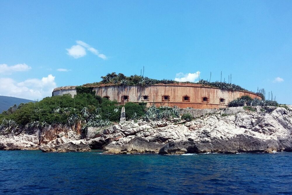 Mamula i Lastavica, Foto: Siniša Luković