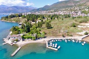 Zaštićeni spomenik kulture u sjenci stanova i hotela