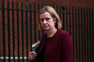Britanska ministarka podnijela ostavku zbog skandala sa migrantima