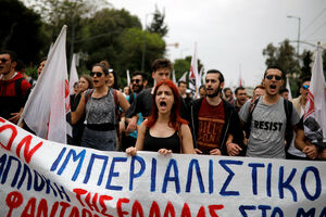 Novi protest u Atini, htjeli da sruše Trumanovu statuu