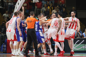 B92: Grupa navijača Budućnosti vrijeđala i prijetila igračima...