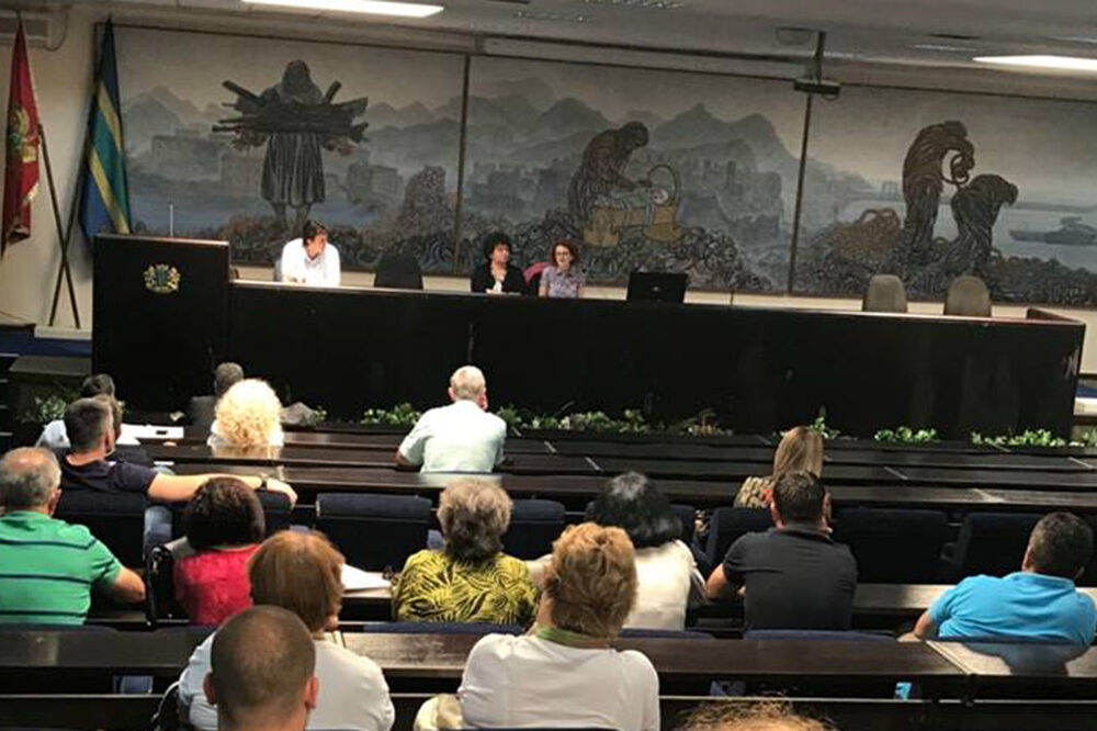 Tribina o legalizaciji Bar, Foto: Radomir Petrić