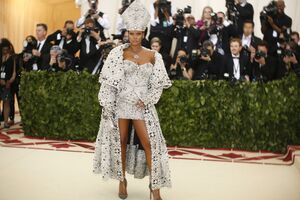 Foto priča godine: Rijana kao papa, Kejti Peri kao anđeo...