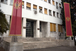 Parlament radio bez šefa finansija dok su pare kradene