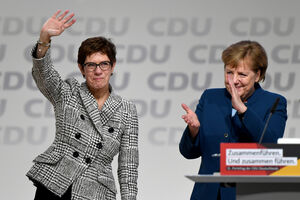 Kramp-Karenbauer na čelu partije, Merkelovoj ovacije u oproštajnom...