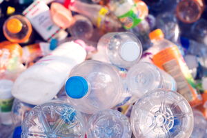 Kako iskoristiti plastiku: Od otpada do modernih odjevnih komada