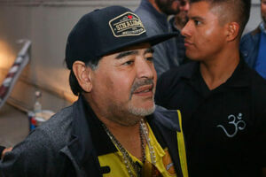 Maradona u elementu: Izgubio, pa se potukao sa navijačima
