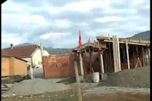 Policija oduzela zastavu Albanije koja se vijorila u selu Milješ