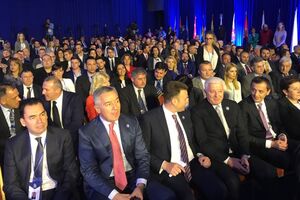 Đukanović: Ne mislimo da treba stojati, klečati, moliti da se...