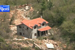 Kuća koja je stradala prije tri godine u klizištu iznad Budve,...