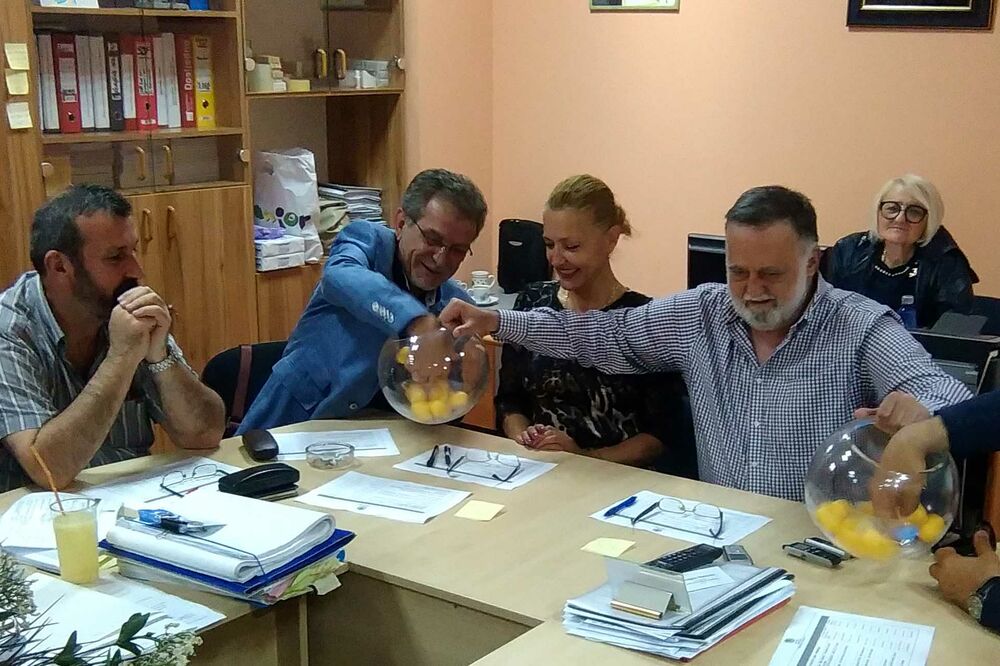 Žrijeb za listiće, Bar, Foto: Radomir Petrić
