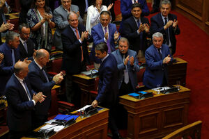 Grčka opozicija želi da blokira sporazum s Makedonijom glasanjem...