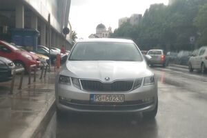 Zoran Jelić službeni automobil parkirao na "divlje"