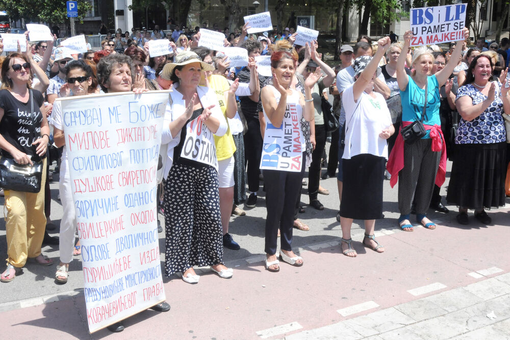 Majke protest Skupština, Foto: Filip Roganović