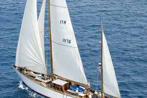 "Caroly" uz "Jadran" na Pinama