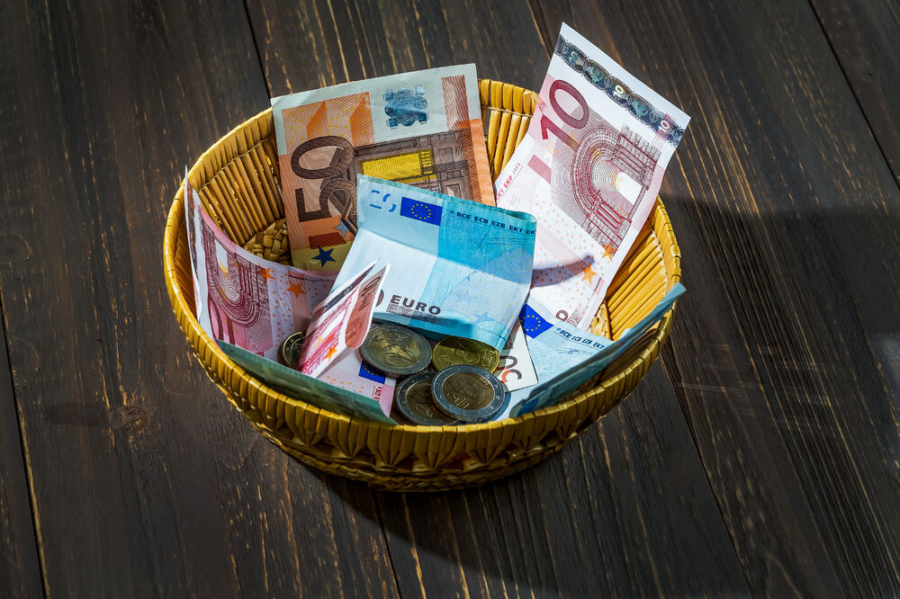 Donacije, novac, Foto: Shutterstock