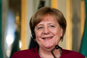 Rojters: Merkel isključila mogućnost da se smanji dug Italiji