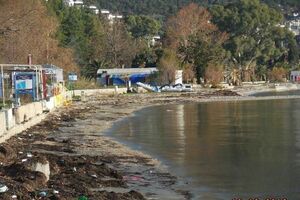 Plaže u Herceg Novom zatrpane smećem
