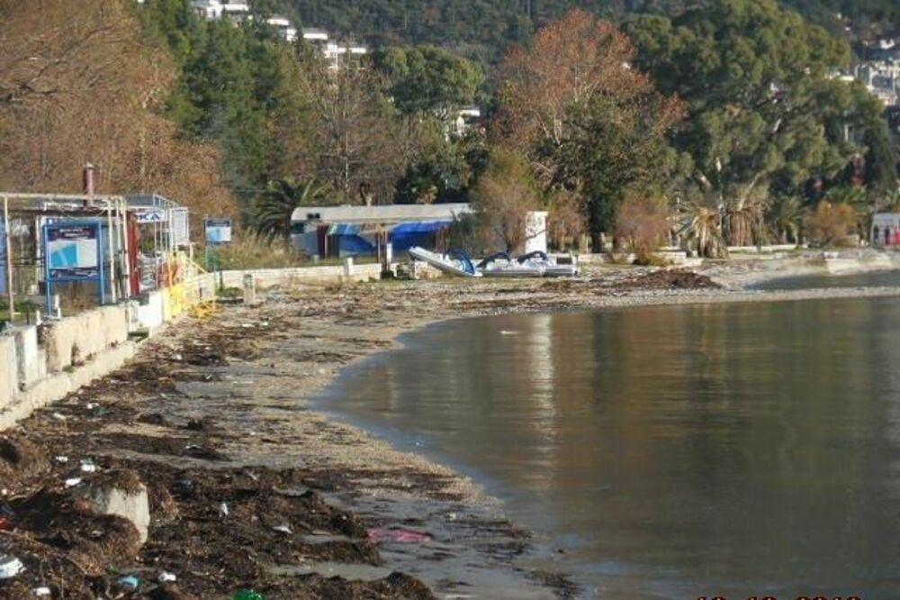 Herceg Novi plaže smeće, Foto: Slavica Kosić
