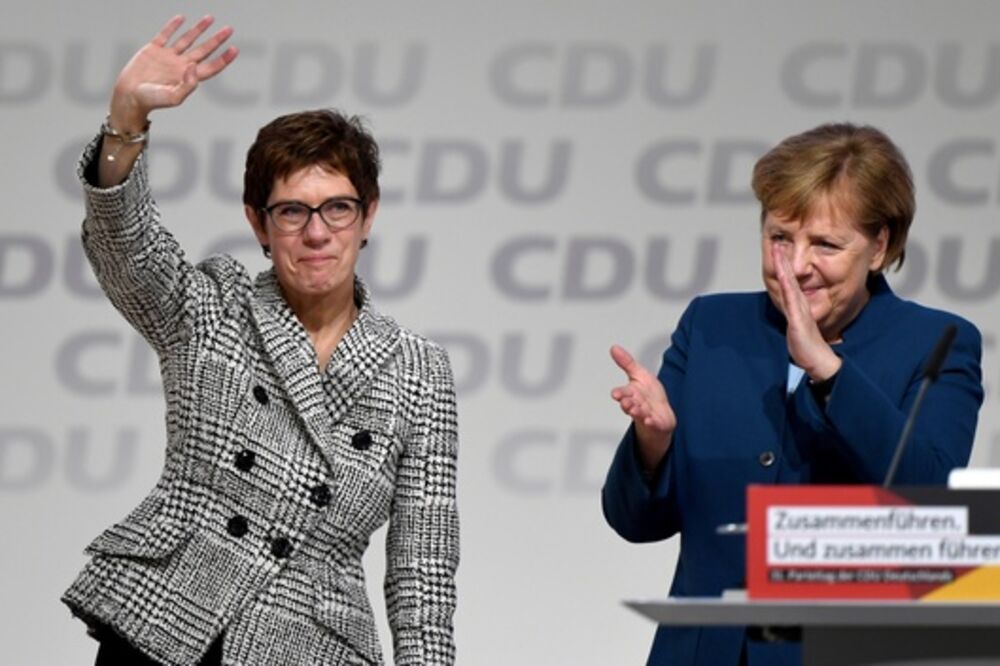 Anegret Kramp-Karenbauer i Angela Merkel