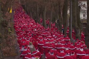 Neobična trka u Njemačkoj: Ko je najbrži Djeda Mraz?