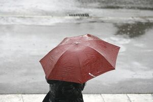 Oblačno, moguće slabe padavine