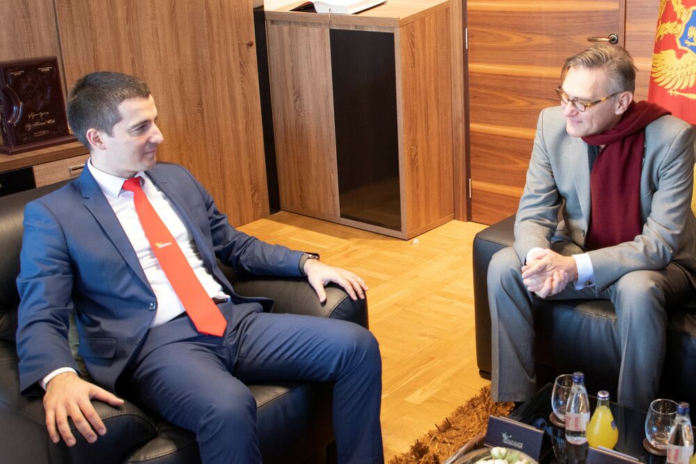 Sa sastanka Bečića i Vebera