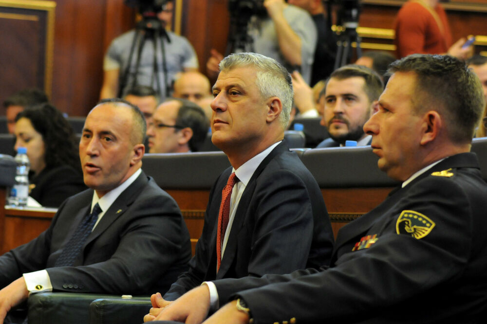 Sa jučerašnje sjednice parlamenta u Prištini, Foto: Reuters