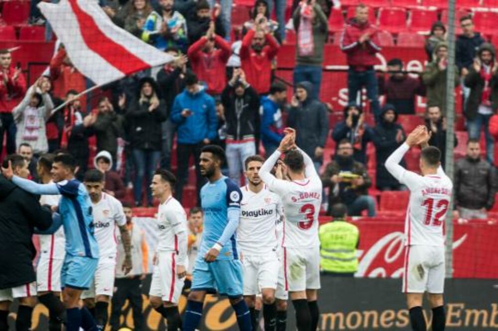 Igrači Sevilje slave trijumf nad Đironom