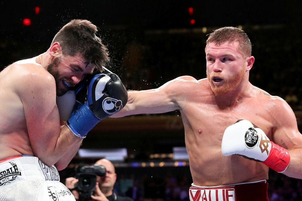 Kanelo je nokautirao Fildinga u 3. rundi