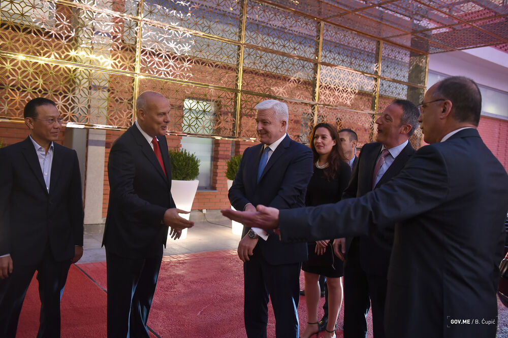 Marković u “Maestralu” sa Statisom i Puom, Foto: Bojana Ćupić/Vlada