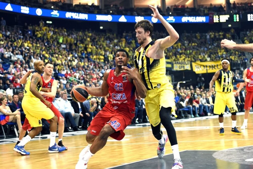 Kajl Hajns (CSKA) i Jan Veseli (Fenerbahče)