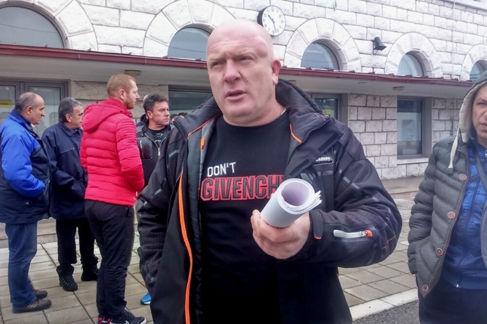 Radnici juče na Željezničkoj stanici, Foto: Svetlana Mandić