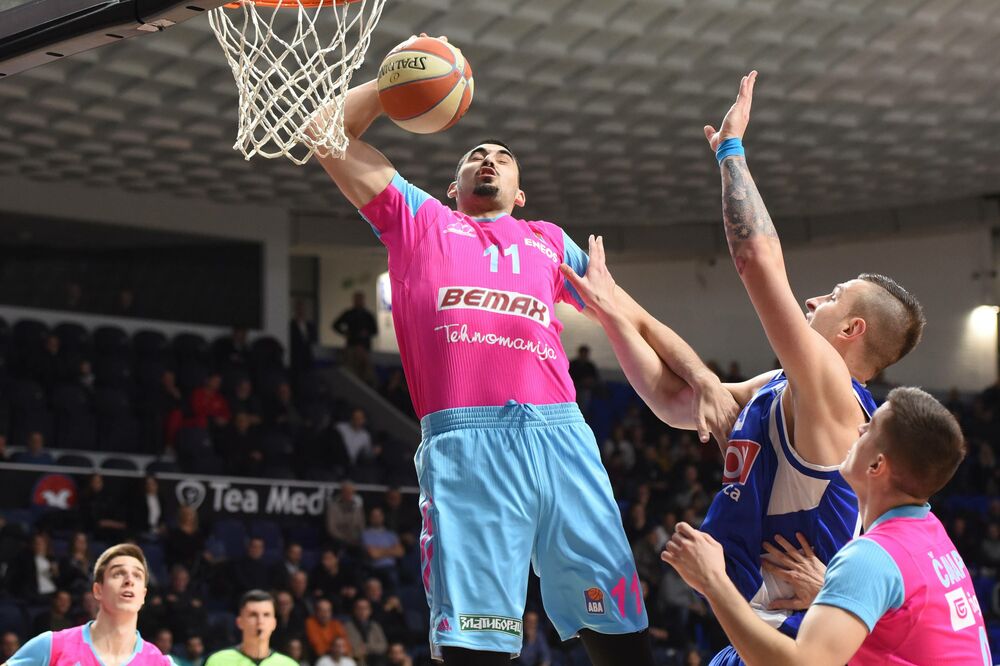 Uskoro saigrači: Bitadze u duelu sa Omićem, Foto: Botaphoto